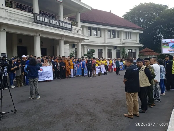 Rasa Kebersamaan FKUB Bersama Organisasi Keagamaan, Komunitas, Lembaga Pendidikan, hingga Ormas Berbagi 1.112 Takjil ke Masyarakat Kota Malang