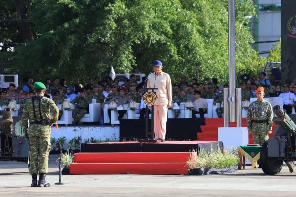 Wamenhan RI Pimpin Upacara Penetapan Komponen Cadangan Matra Darat ASN Pemprov Sulsel TA 2026 di Makassar