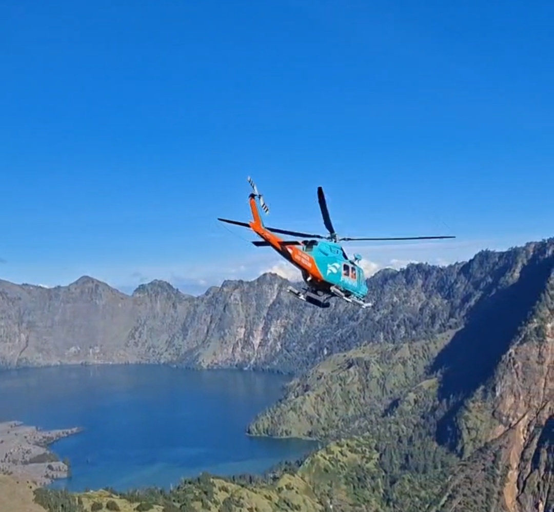 Evakuasi Medis Pendaki Malaysia di Gunung Rinjani Berhasil, Helikopter Terbangkan Korban ke Bali di Tengah Kabut Tebal