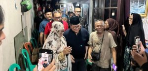 Melayat ke Rumah Bambang, Pramono Tawarkan Pekerjaan pada Anak Korban Kericuhan Pejompongan: yang Penting Mau Kerja kan?