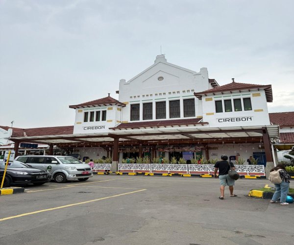 Menjelang HUT ke-81 KAI, Menelusuri Jalur Kereta Api yang Membentuk Perjalanan Kota