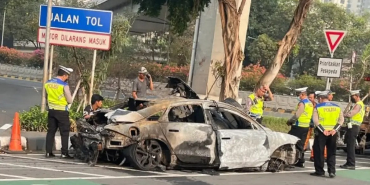 Viral Insiden Mobil Listrik Ioniq 6 Terbakar di Simpang Tomang Jakbar, Gimana Awalnya?