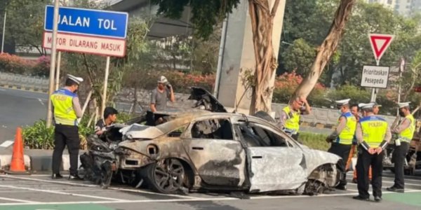 Viral Insiden Mobil Listrik Ioniq 6 Terbakar di Simpang Tomang Jakbar, Gimana Awalnya?