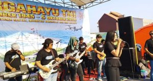AD 1 JAYA Music Hibur Warga Sedati di HUT TNI