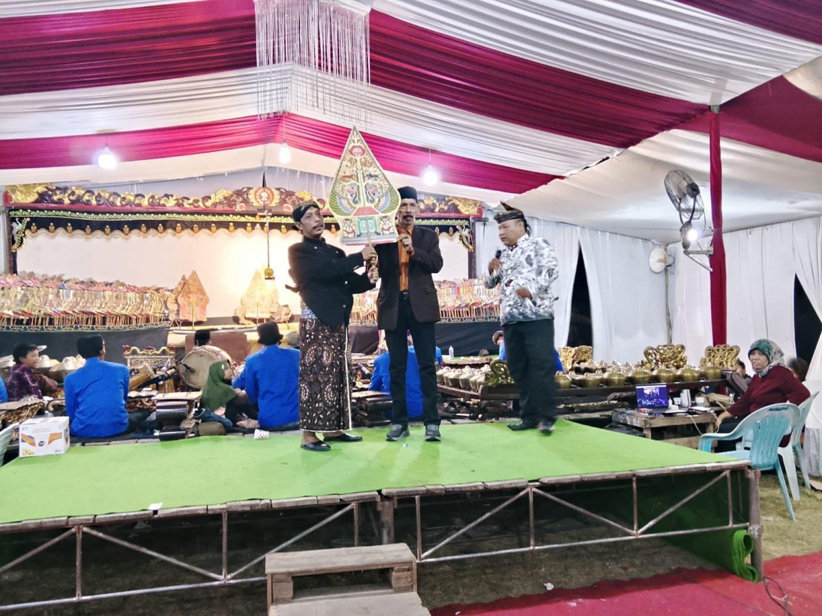 Wayang Kulit Dusun Manyar Meriah, Warga Antusias
