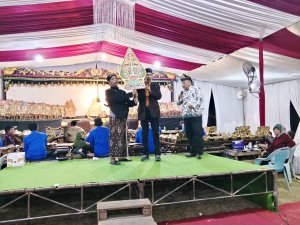 Wayang Kulit Dusun Manyar Meriah, Warga Antusias